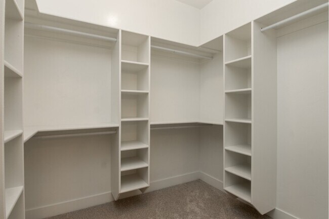 Photo - 156 W Douglass Dr