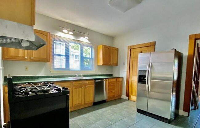 Building Photo - 19 Mapleton St Unit 2 Rental