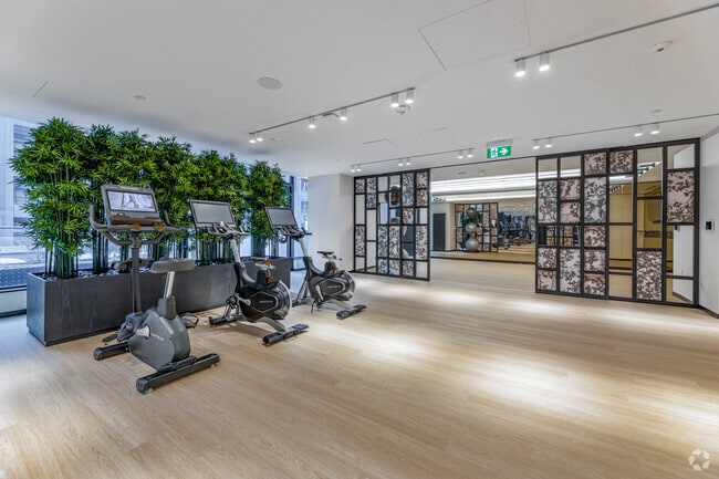 Salle de fitness, de yoga et d'étirements - The Corner On Broadway