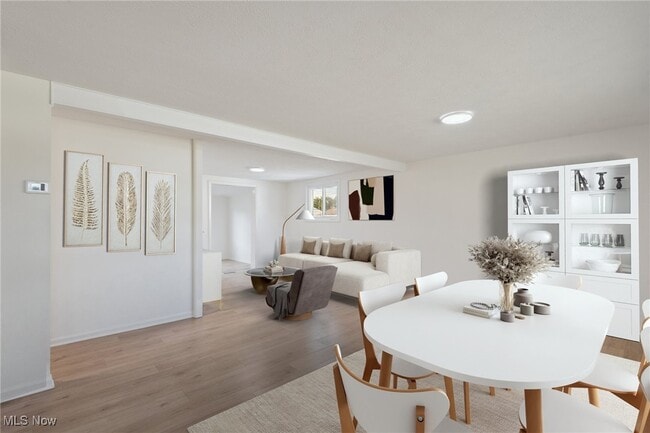 Photo - 6470 Sandfield Dr