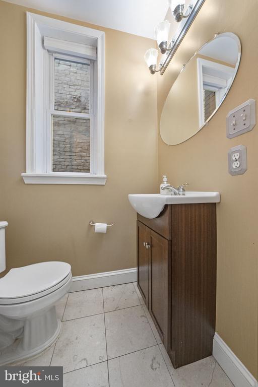 Photo - 128 Thomas St NW