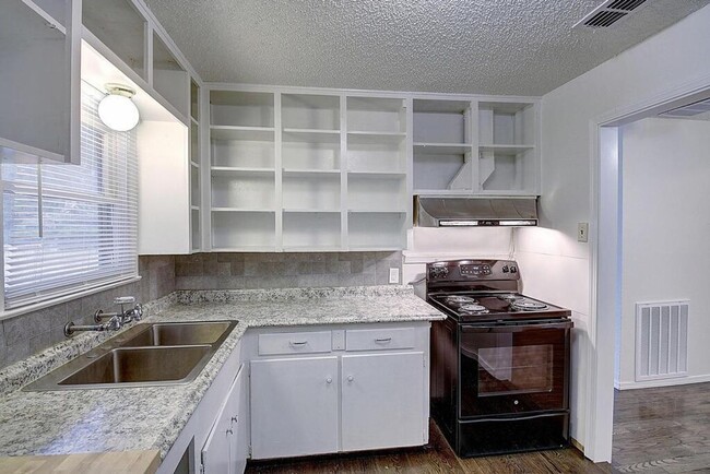 Photo - 746 Collingswood Dr