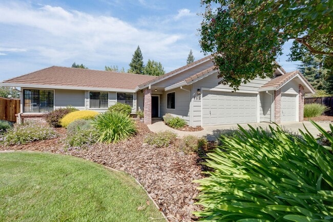 Building Photo - Bright and Stylish 4BD/2BA Home with 3 Car...