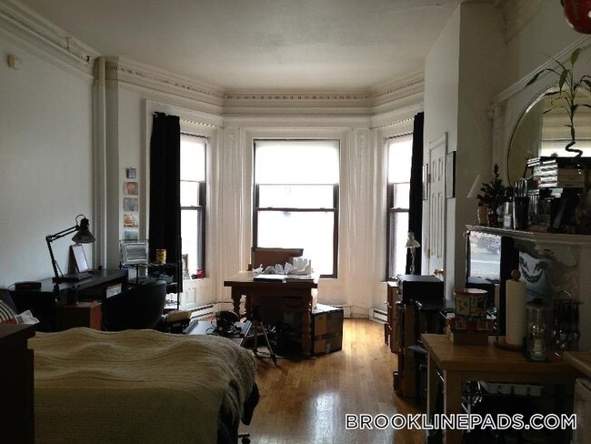 1061 Beacon St Unidad 1