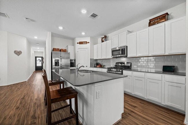 Photo - 1232 Matt Ln
