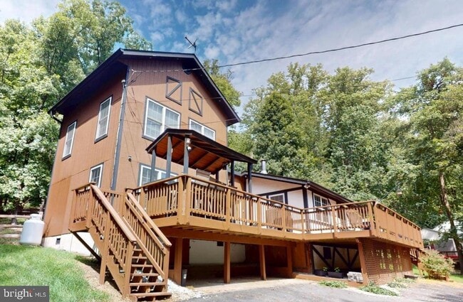 104 Laurel Ln