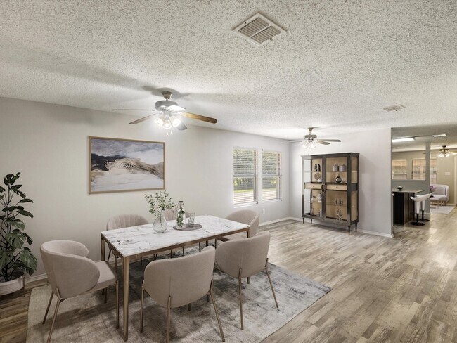 Photo - 8212 Canoe Ridge Ln