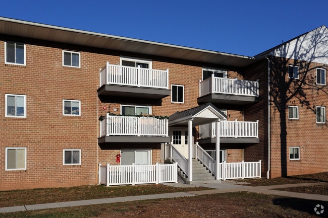 Photo - Maple Court Apartments