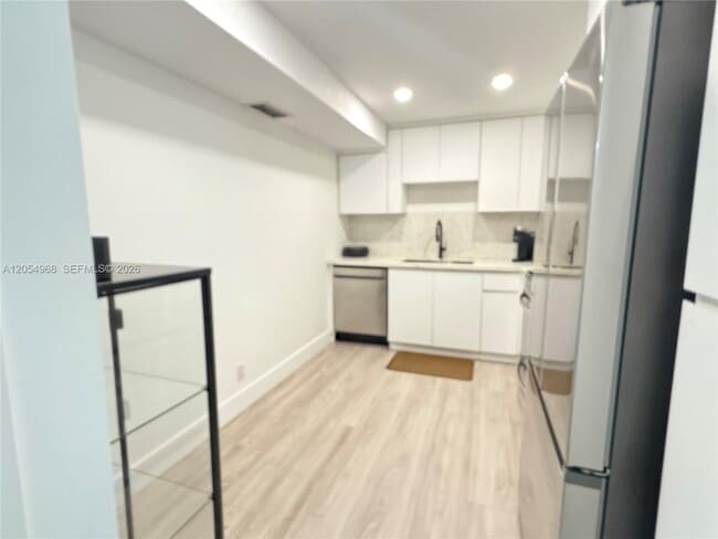 Photo - 2655 Collins Ave Unit 608