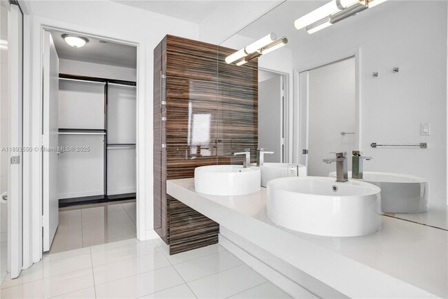 Photo - 2020 N Bayshore Dr Unit 1101