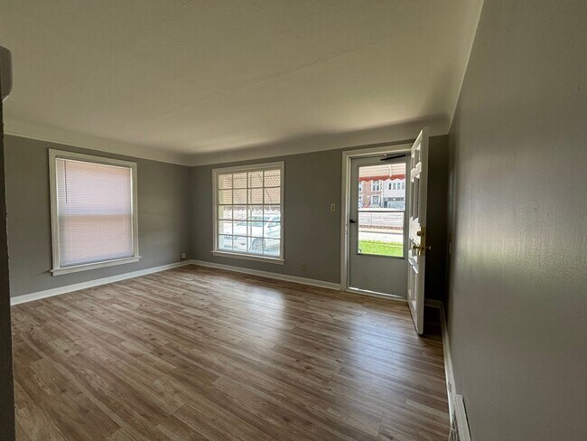 Photo - Spacious Single Family 3 Bedroom with Central Air - Will Not Last Long!