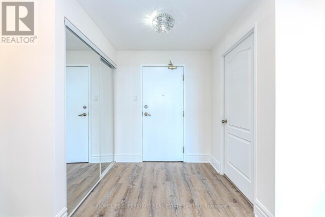 Photo - 7 Townsgate Dr Unité 1005