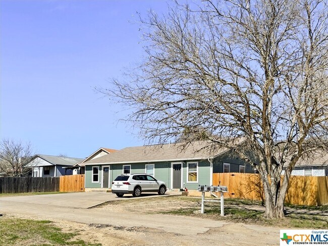 Photo - 1202 Hillyer-