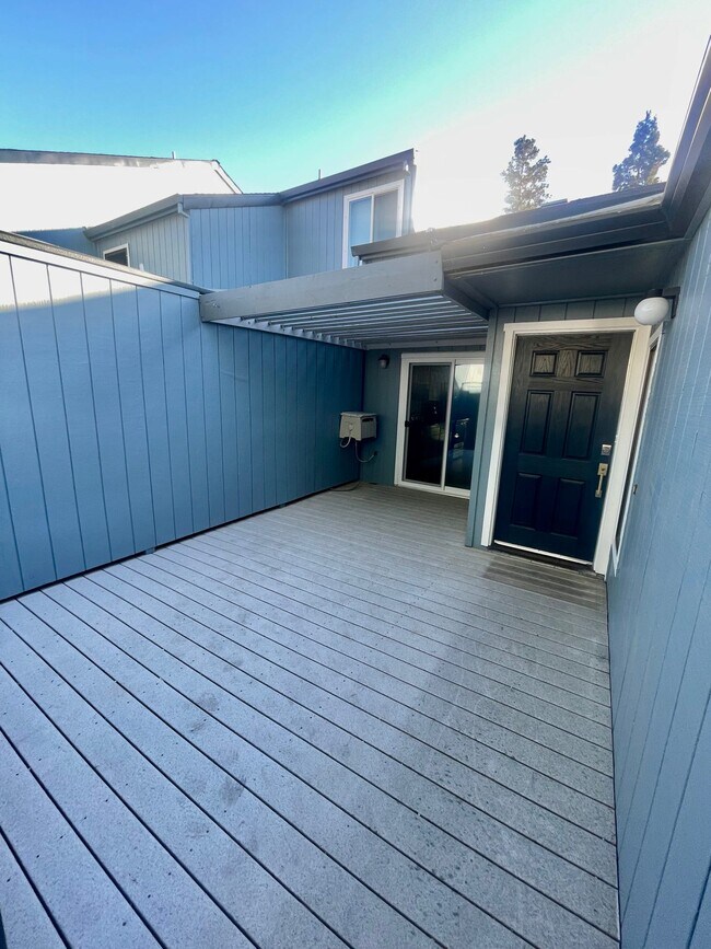 Photo - 204 Rockwood Dr