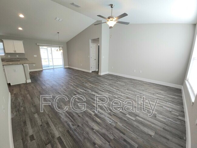Photo - 17 Oak Trail
