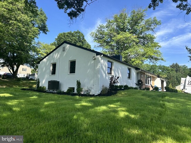 800 Falcon Ln