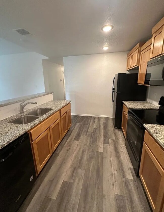 Photo - AVAILABLE NOW! - 2 WEEKS FREE (SECTION 8 A...