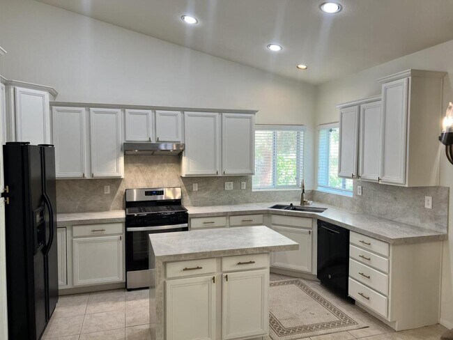 Photo - 11736 Hugana Pl
