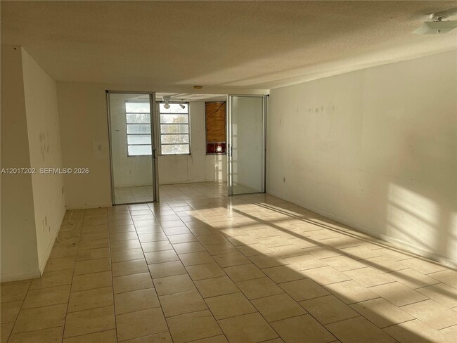 Building Photo - 1660 NE 191st St Unit 313-1
