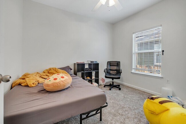 Photo - 829 Dent St House