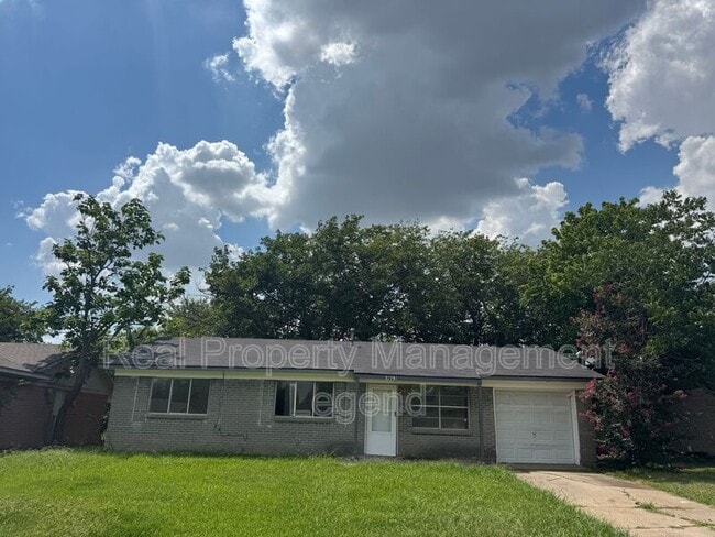 Building Photo - 1021 Irene Dr