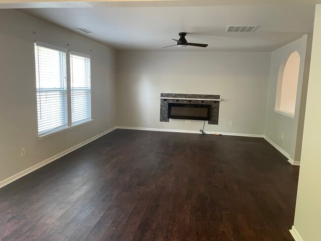 Photo - 557 Lakeside Valley Dr