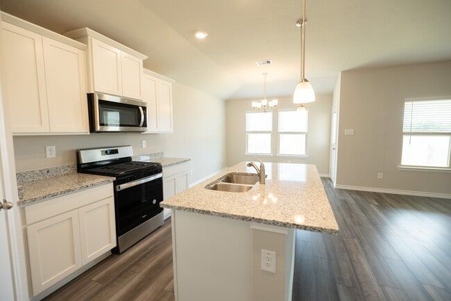 Photo - 700 Davy St