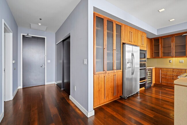 Photo - 1100 S Hope St