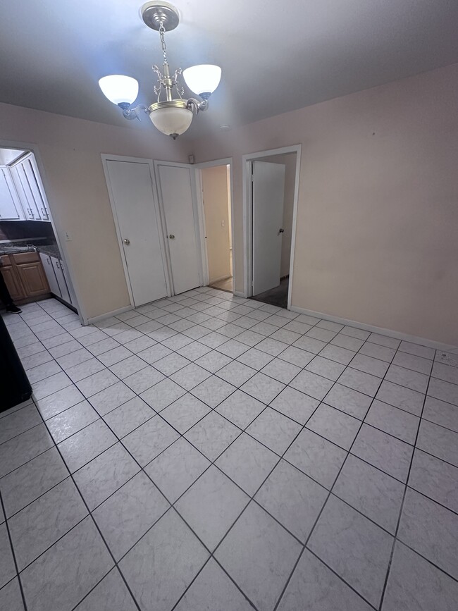 Photo - 95 E Clifton Ave