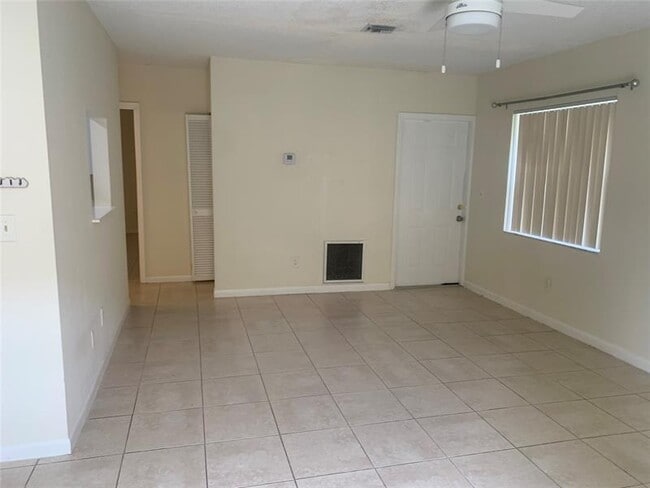Building Photo - 10641 NW 45th St Unit 10643 Rental