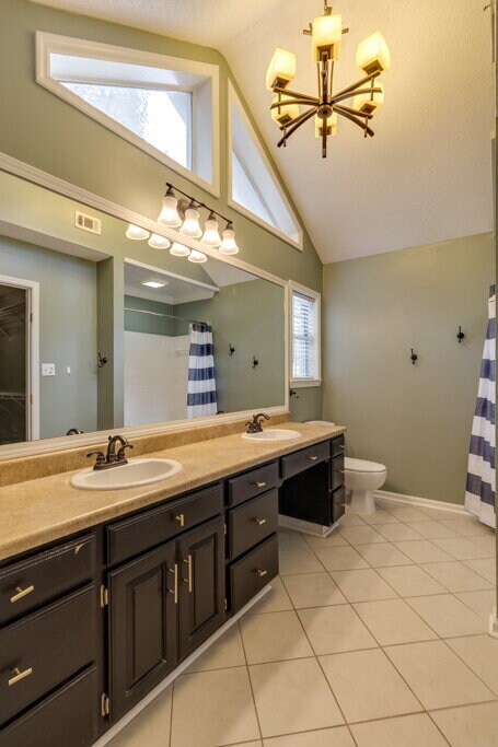 Photo - All brick home in the center of Richmond Hill