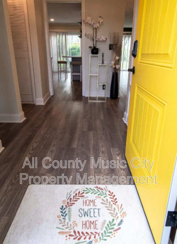 Photo - 129 Hermitage Woods Dr