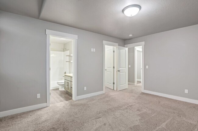 Photo - 237 W 1950 N