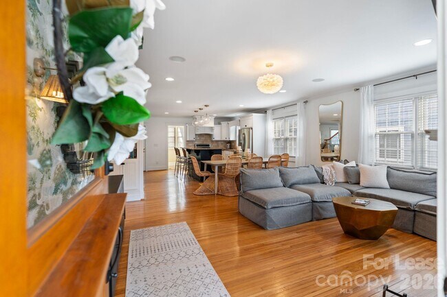 Photo - 425 E Tremont Ave