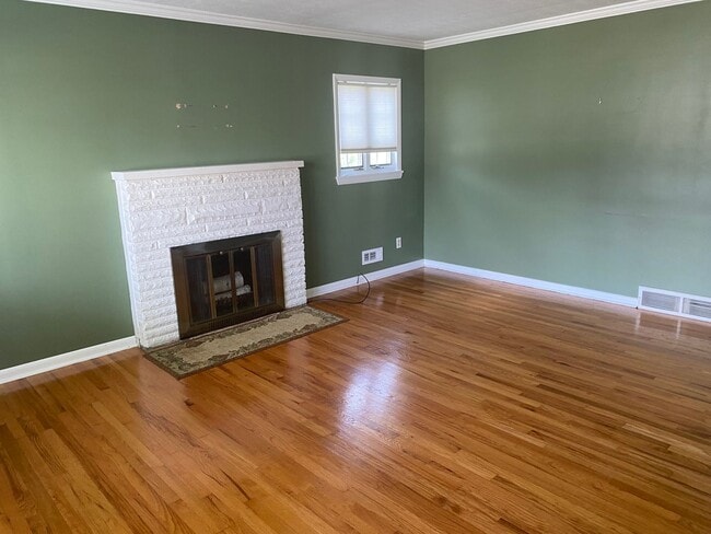 Photo - 3 Bedroom 1.5 Bathroom Single Family Home ...