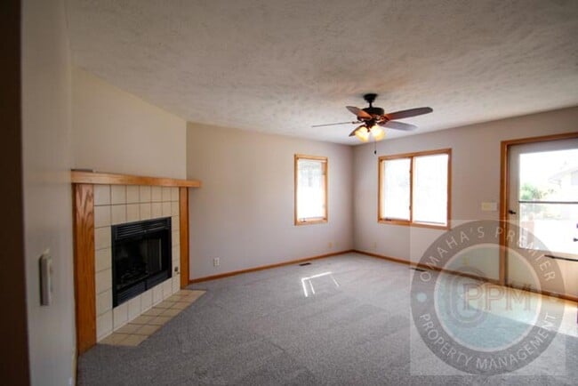 Photo - Comfortable 2 Bedroom/ 2 Bathroom Duplex |...