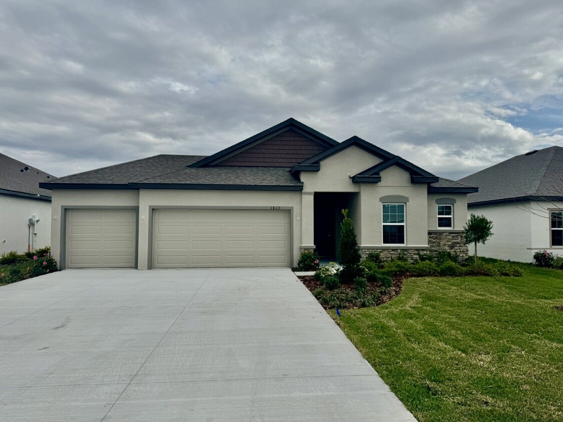 Spacious 4-Bedroom Home in Bradenton, FL - Spacious 4-Bedroom Home in Bradenton, FL