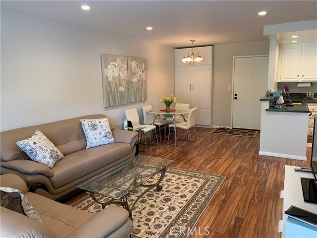 Photo - 22100 Burbank Blvd