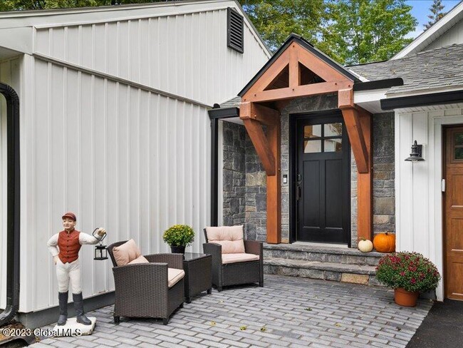 Photo - 379 Caroline St