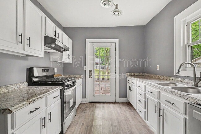 Photo - 3181 Church St