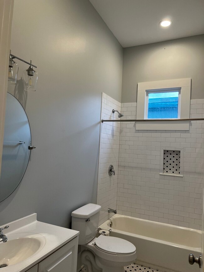 Photo - 1507 Dante St