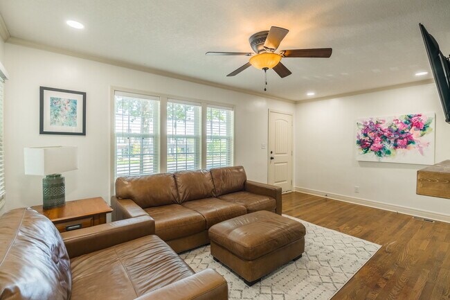 Photo - 4809 W 75th St