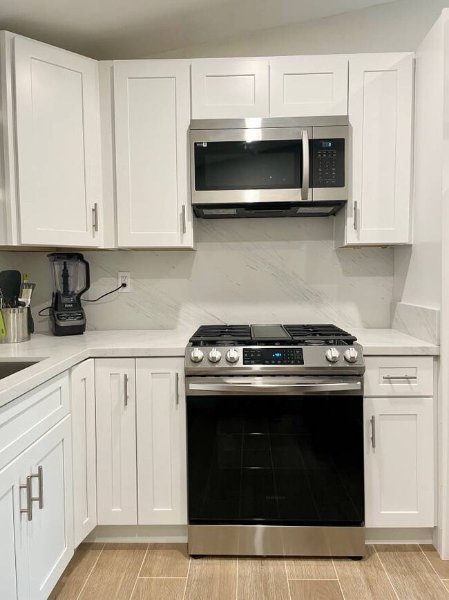 Photo - North Clairemont - Private Primary Suite & Outdoor Patio, Utilities Included Unidad D