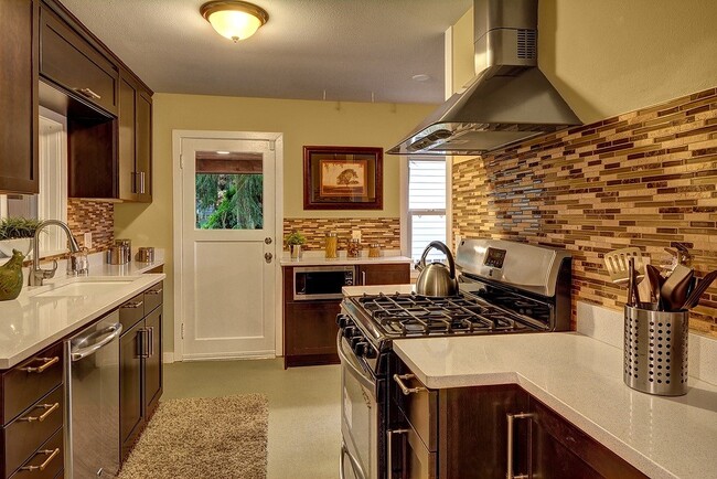 Photo - 9827 8th Ave NE