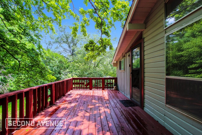 Photo - 140 Curren St SE
