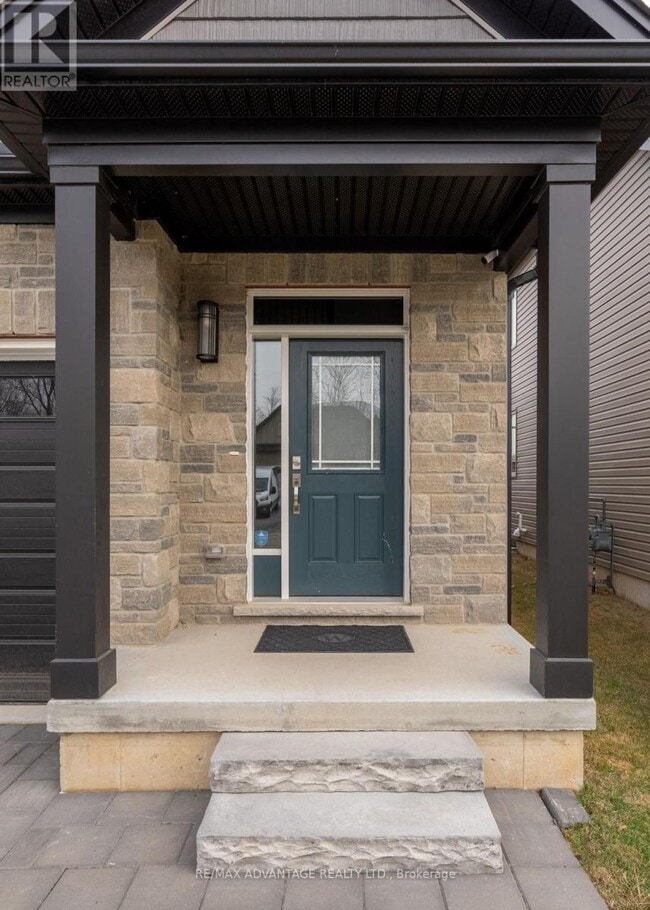 Photo - 30 Compass Trail