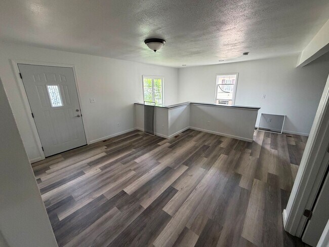 Photo - Single family house available!