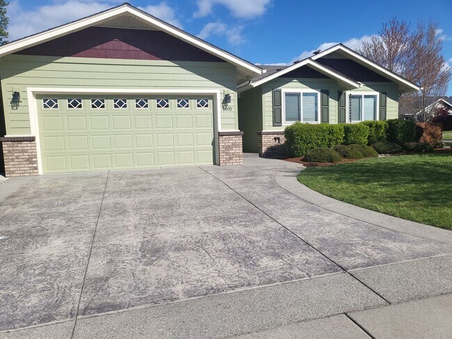 Photo - 3 bed 2 bath Home for Rent in Grants Pass