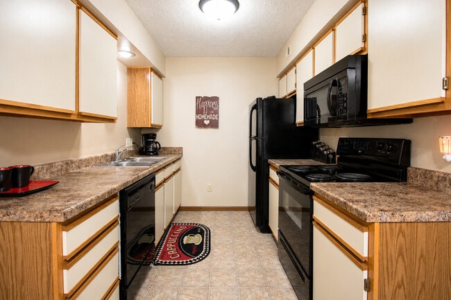 Classic Kitchen at Prairie West in Ames, IA - Prairie West