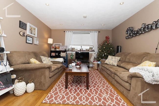 Building Photo - 1BR 1Bth unit. Heat/Hot Water included. Great location!